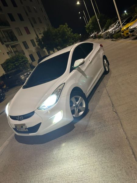 Hyundai Elantra GLS - imagen secundaria 1