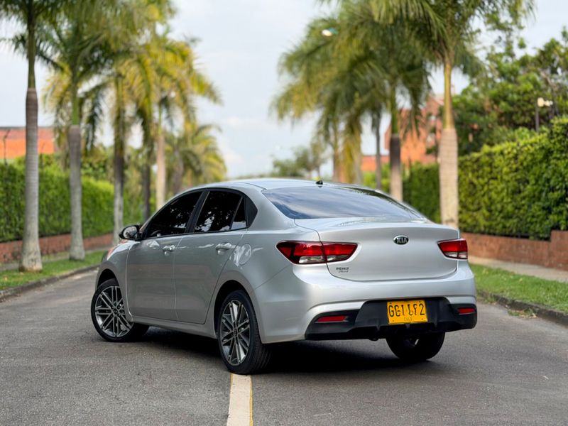 Kia Rio 2020 Automatico - imagen secundaria 2