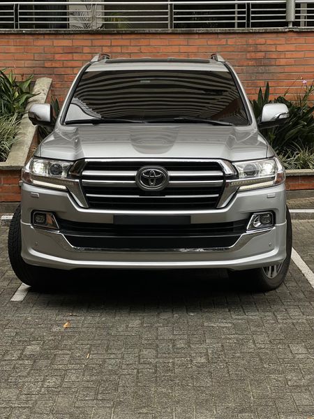 TOYOTA LC200 Sáhara  VXR PREMIUN EDITION 2019 - imagen secundaria 1