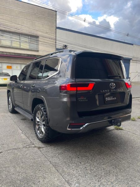 Toyota LC 300 ZX 2023 - imagen secundaria 2