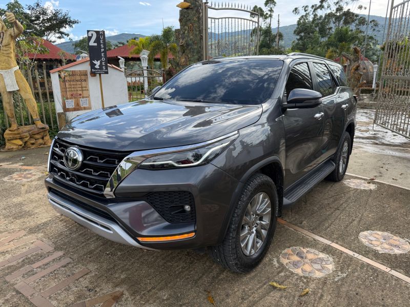 Toyota Fortuner 2023 SRV 2.4 - imagen secundaria 2