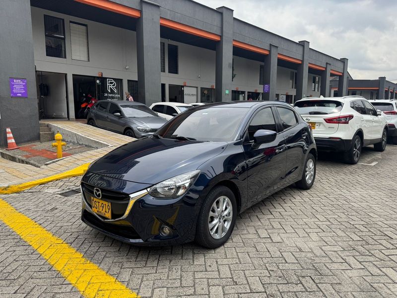 Mazda 2 touring 2017 cuero - imagen secundaria 2