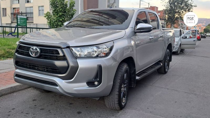Se Vende Toyota Hilux 4X4 2.4 Diesel Doble Cabina - imagen secundaria 1