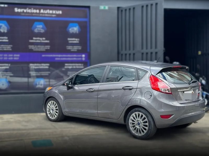 Ford Fiesta 1.6L Hatchback Titanium 2014 - imagen secundaria 1