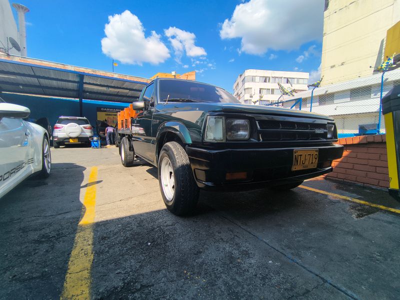 Mazda b2000 4x2 - imagen 1