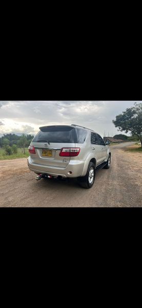 Toyota Fortuner Diesel 3.0 2010 - imagen secundaria 2