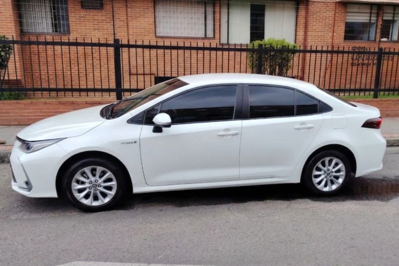 Toyota Corolla Híbrido 2021 - Blanco Perlado - Exento de Pico y Placa - imagen secundaria 1