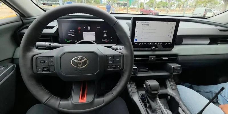 Toyota RAV4 Limited 2026 - imagen secundaria