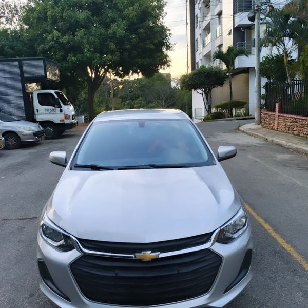 CHEVROLET ONIX LT TURBO 2023 - imagen secundaria 1