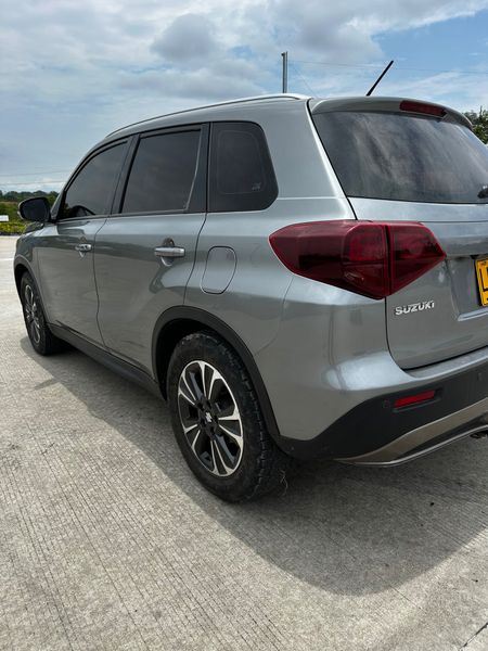 Suzuki Vitara 2023 AUTOMATICO - imagen secundaria 2
