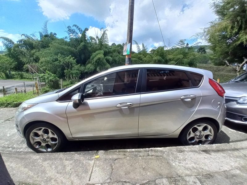 Ford fiesta 2013 lindo - imagen secundaria