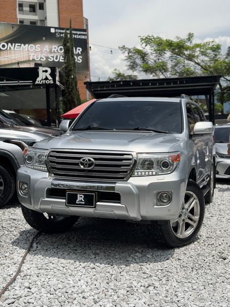 TOYOTA LC 200 2013 SAHARA - imagen secundaria 1