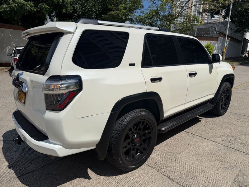 Toyota 4Runner SR5 - imagen secundaria 2