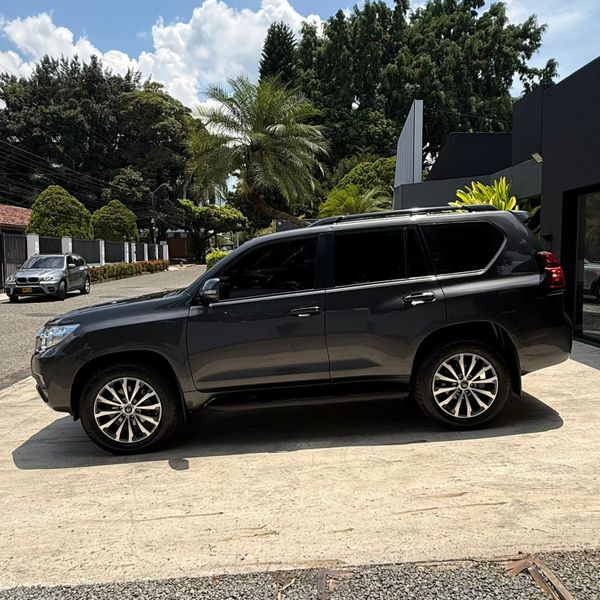 Toyota Prado Txl 2020 Blindaje 2 Plus - imagen secundaria 1