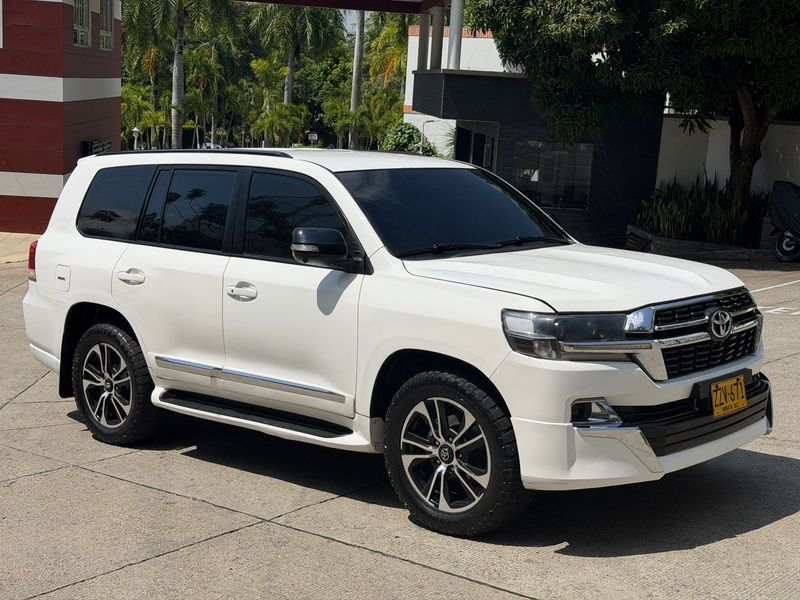 Toyota LC200 2017 diesel blindaje 2 Plus - imagen secundaria 2