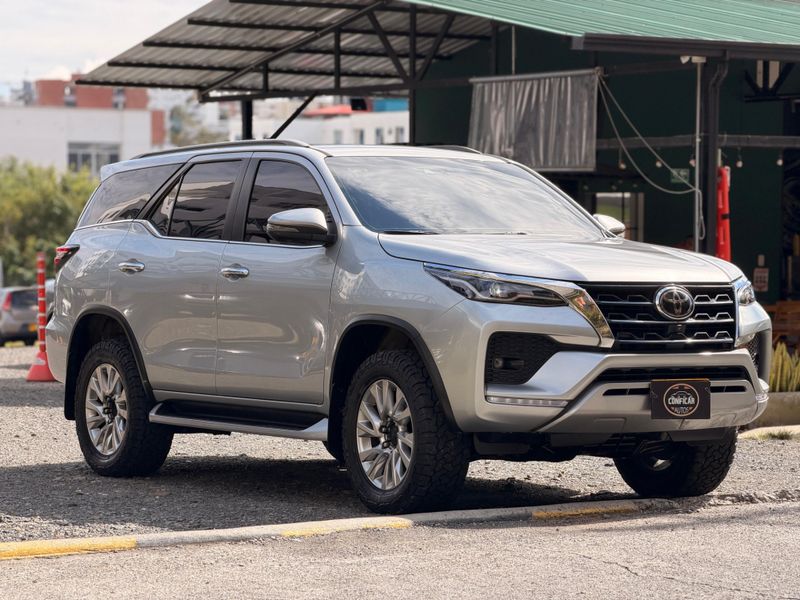 Toyota Fortuner Srv 4x4 - imagen secundaria 2