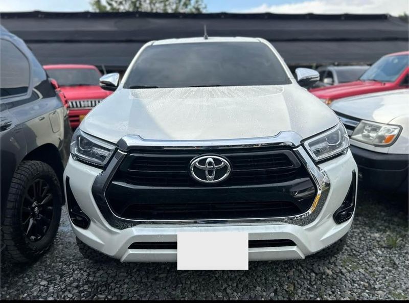 Toyota Hilux 2023 - imagen secundaria 1
