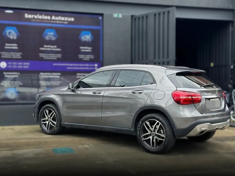 Mercedes-Benz Clase GLA 1.6 200 Urban 2019 - imagen secundaria 1
