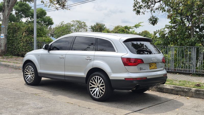 Audi Q7 3.0 luxury - imagen secundaria 1