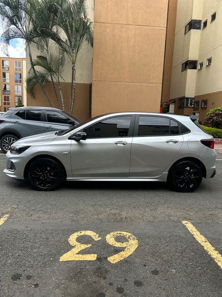 Chevrolet Onix RS 2023 - imagen secundaria 1