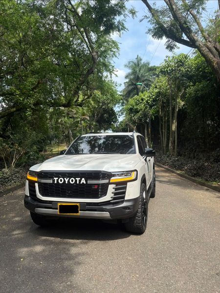 Toyota Lc 300 GR 2023 - imagen secundaria 1