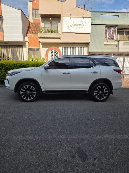 Toyota Fortuner 2022 SR - imagen secundaria 2