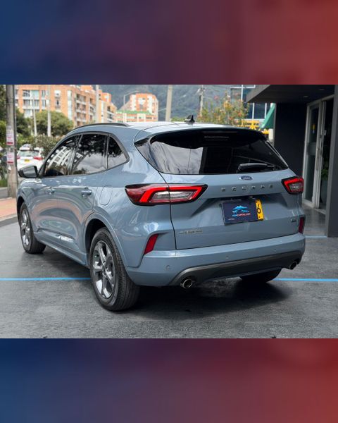 Ford Escape 2.5 St-Line Fwd Ecvt Hibrida - imagen secundaria 2