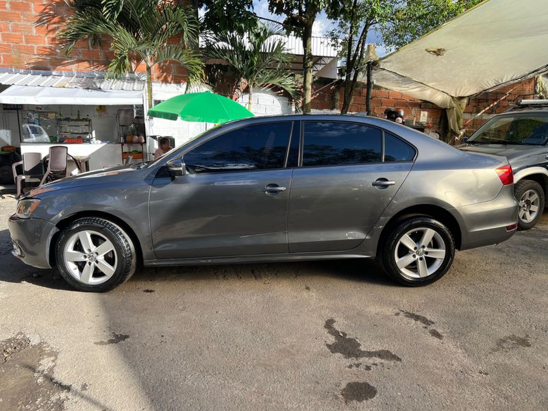 Volkswagen New Jetta - imagen secundaria 2