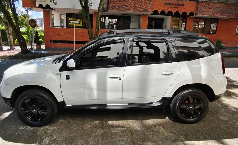 Renault duster 2.0 4x4 mecanica - imagen secundaria 2