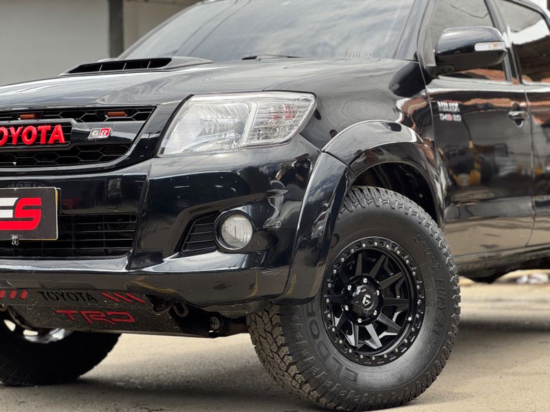 TOYOTA HILUX SRV BLINDADA 2013 - imagen secundaria 1