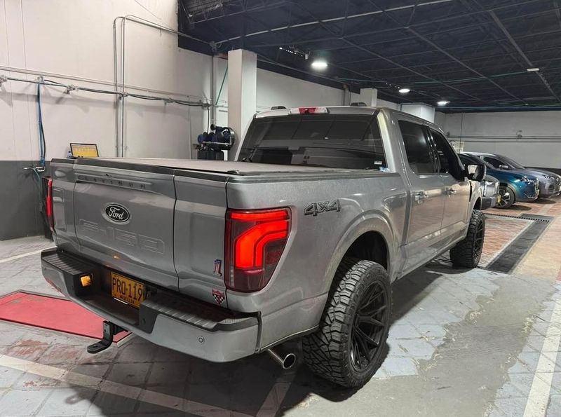 Ford F-150 Platinum 2025 - imagen secundaria 1