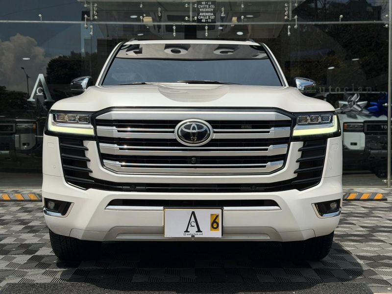 Toyota Land Cruiser 300 ZX - imagen secundaria 1