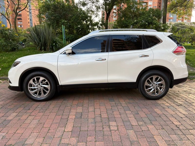 Nissan X-trail Exclusive  4X4 - imagen secundaria 1