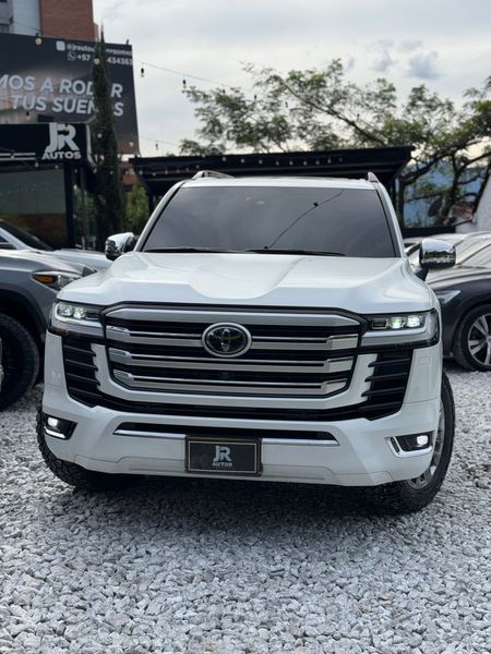 TOYOTA LAND CRUISER LC300 ZX 2023 - imagen secundaria 1