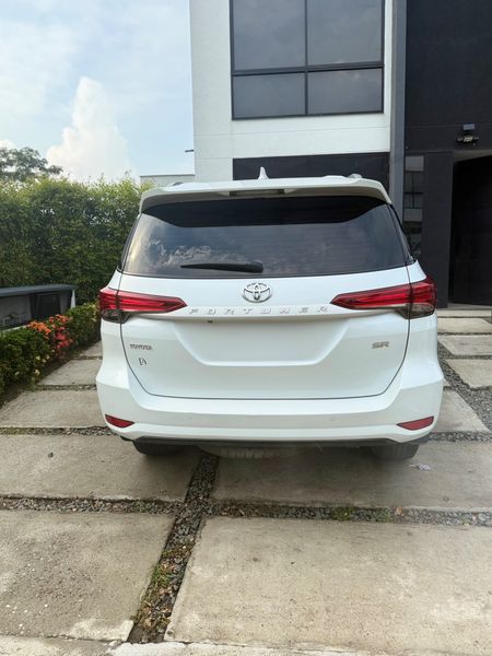 Toyota fortuner SR 2023 - imagen secundaria 1