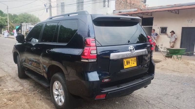 Toyota prado TXL FI 2023 - imagen secundaria 2