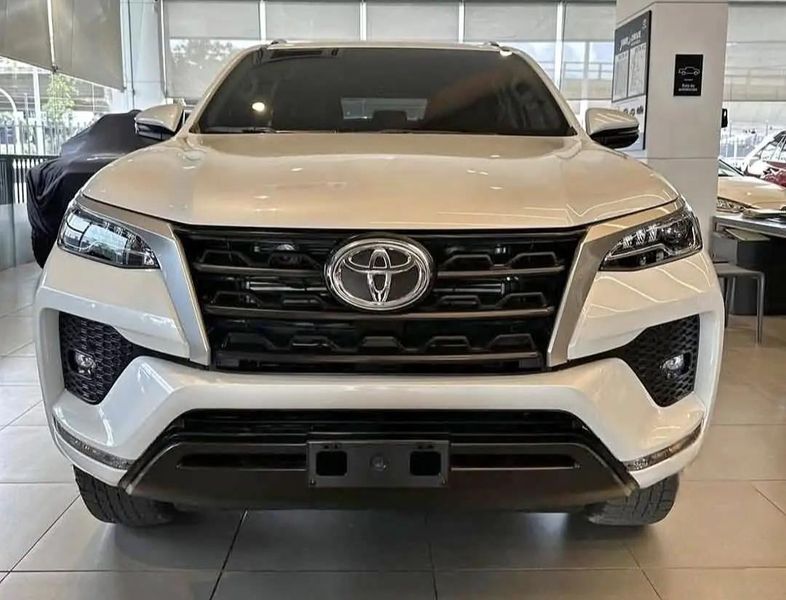 Toyota Fortuner SR 2026 - imagen 1