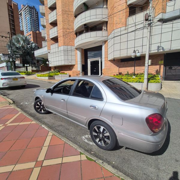 Nissan Almera automático 2007 - imagen secundaria 1