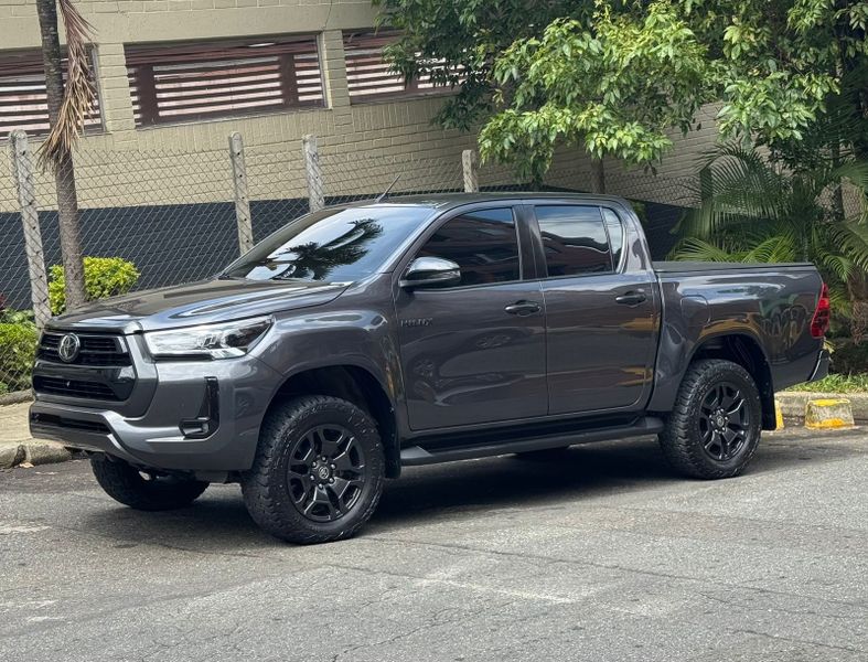 Toyota Hilux SRX 2023 - imagen secundaria 1