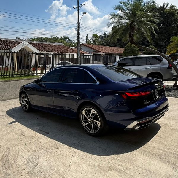 Audi A4 S Line 2022 - imagen secundaria 2