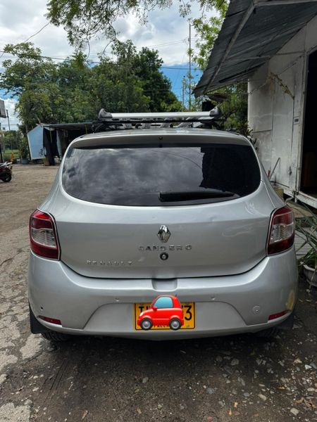 RENAULT SANDERO 1.6 AUTOMÁTICO - imagen secundaria 2
