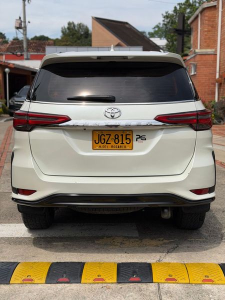 Toyota Fortuner 2.4 Diesel sr - imagen secundaria 2