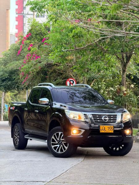 Nisan NP300 Frontier LE 2017 diesel - imagen secundaria 1