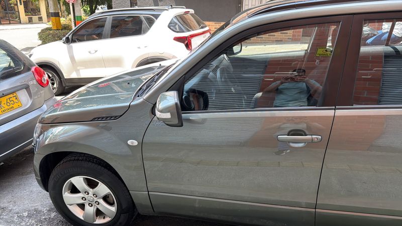 Suzuki Grand Vitara 2009  Excelente estado 4X2 - imagen secundaria 2