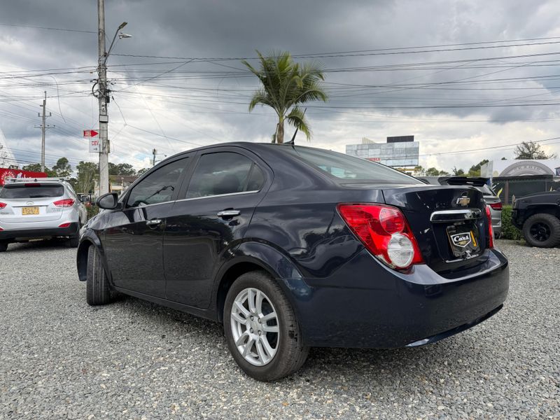 Chevrolet Sonic LT AT 2017 - imagen secundaria 2