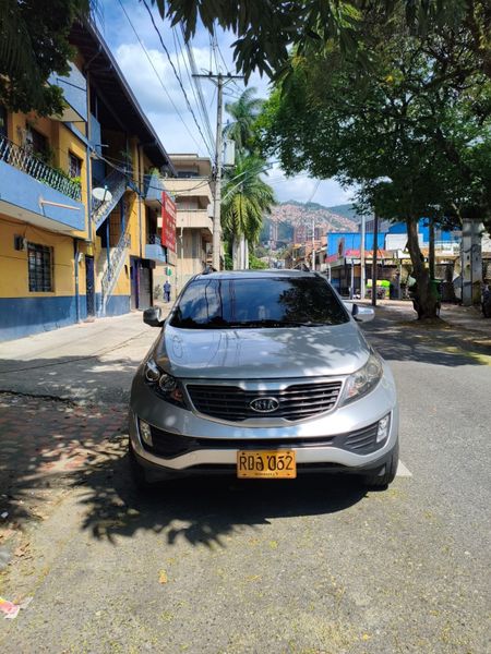 KIA SPORTAGE REVOLUTION 4X4 DIESEL - imagen secundaria 2