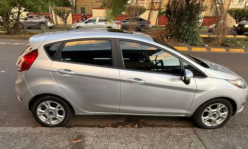 Ford fiesta SE hanback 2015 - imagen secundaria 2