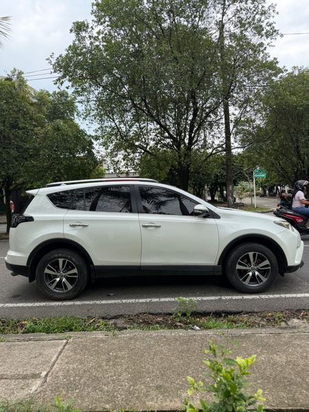 TOYOTA RAV4 street 2017 - imagen secundaria 2