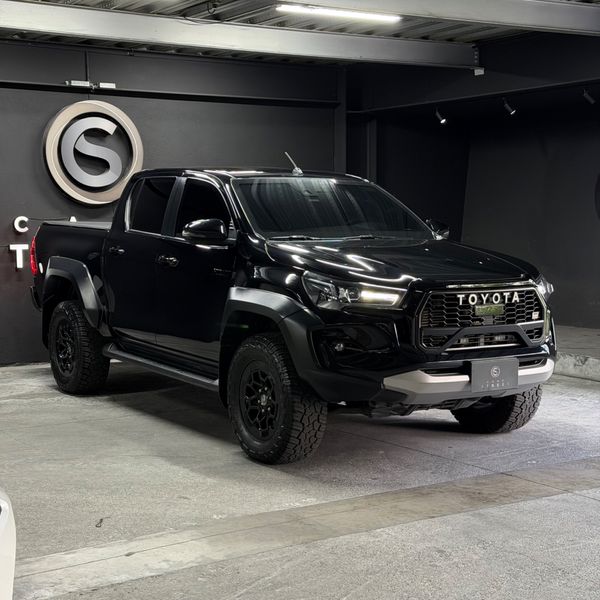 Toyota Hilux GR 2024 Diesel Blindaje 2 Plus - imagen secundaria 2