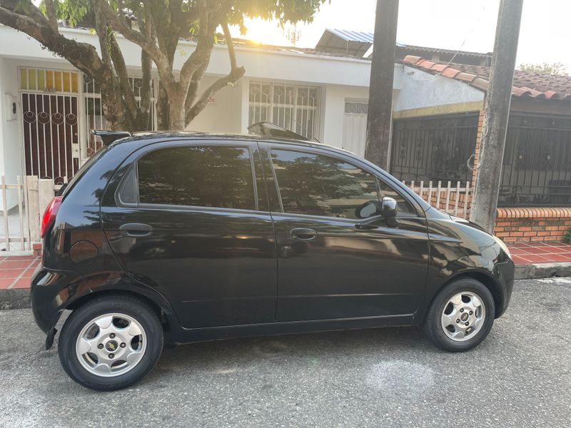 Chevrolet Spark LT version GO - imagen secundaria 1